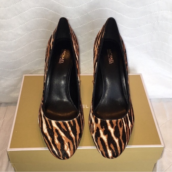 Michael Kors Pump Dark Camel Size 9 NWT - Picture 6 of 16